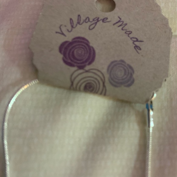 Emerald heart silver charm on silver 18” chain. - Picture 4 of 5